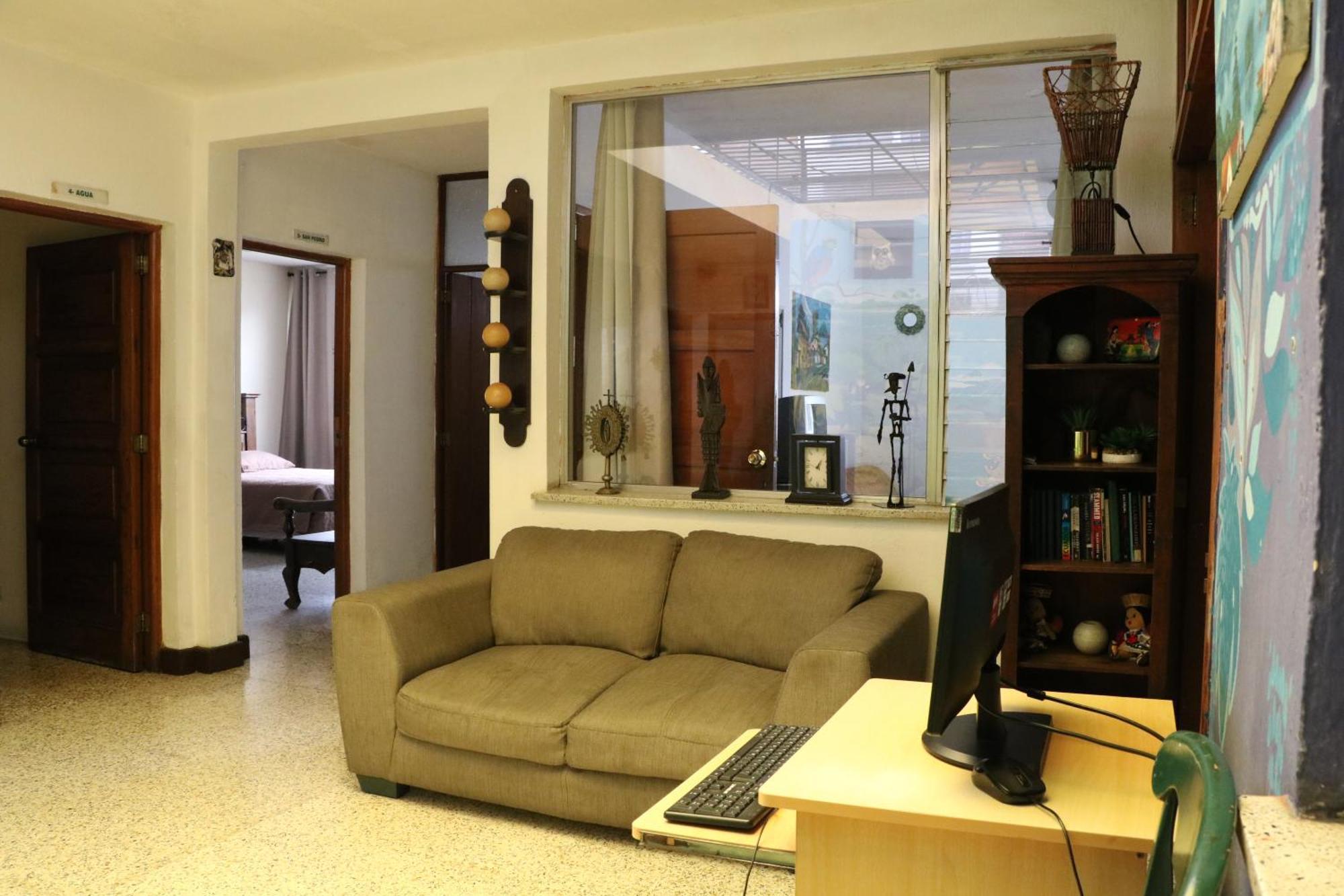 Hostal Los Volcanes Ciudad Guatemala Eksteriør billede
